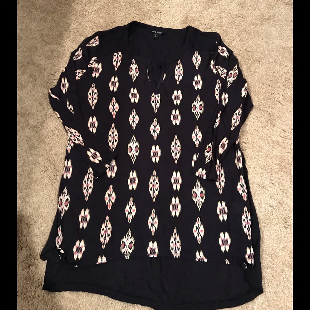 Lucky Brand EUC top in navy!